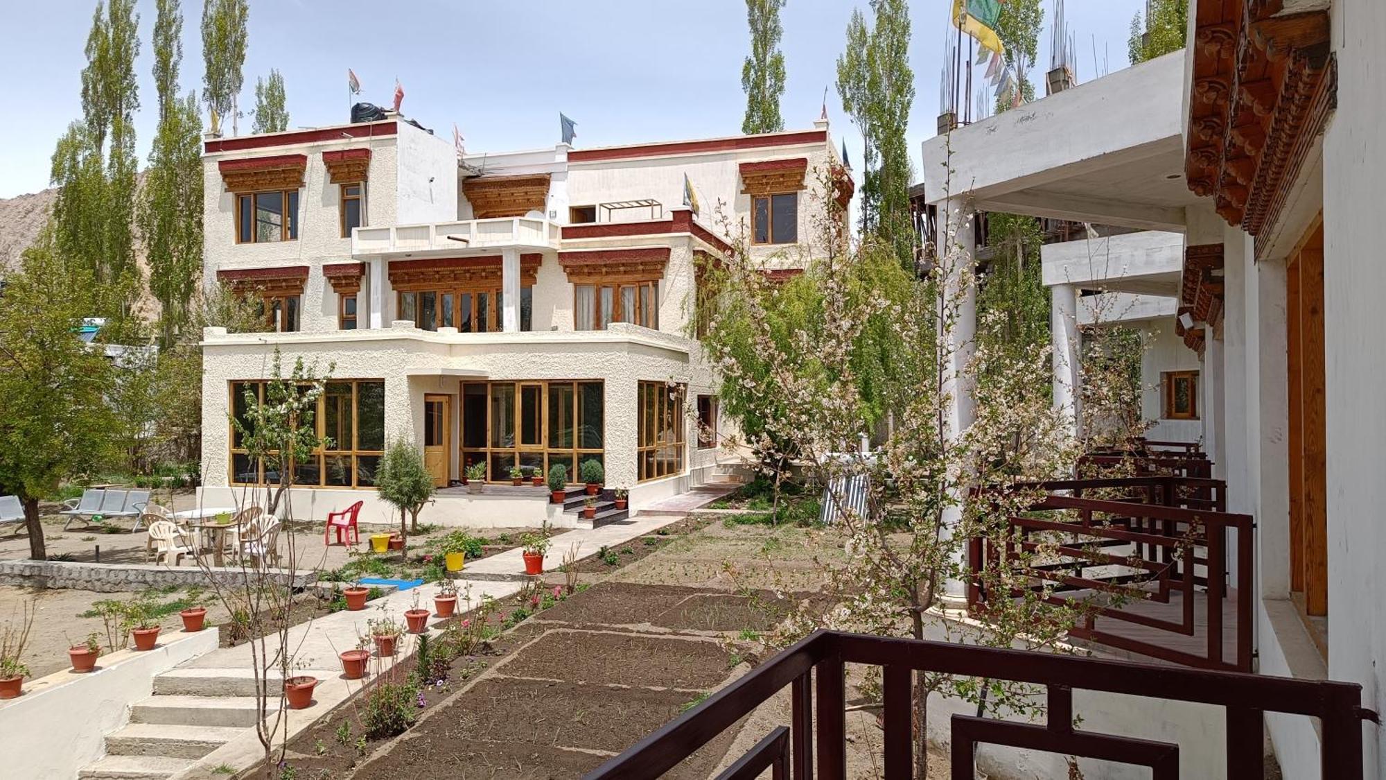 Niri-La Guest House Léh Exteriér fotografie